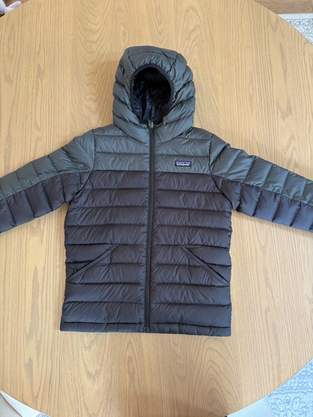 Patagonia Kids’ Reversable Down Sweater Hoodie Size Medium